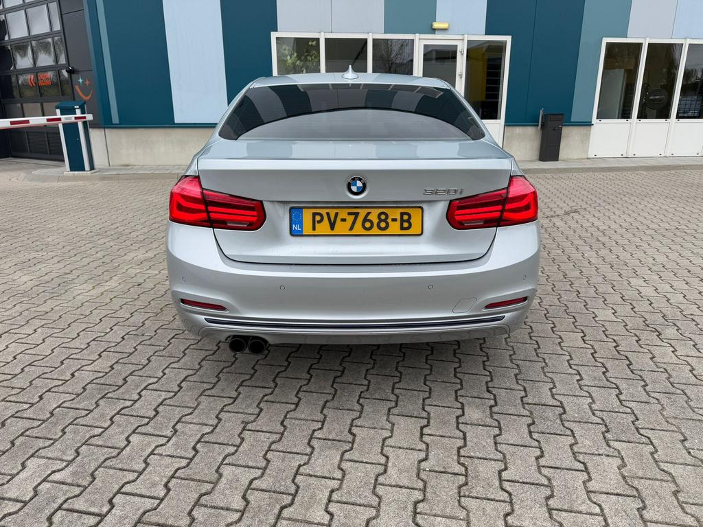BMW 3-Serie 320i m-pakket 184pk Aut 2017 Grijs NL-Auto ✅✅, Auto's, BMW, 1998 cc, Achterwielaandrijving, 1800 kg, 4 cilinders