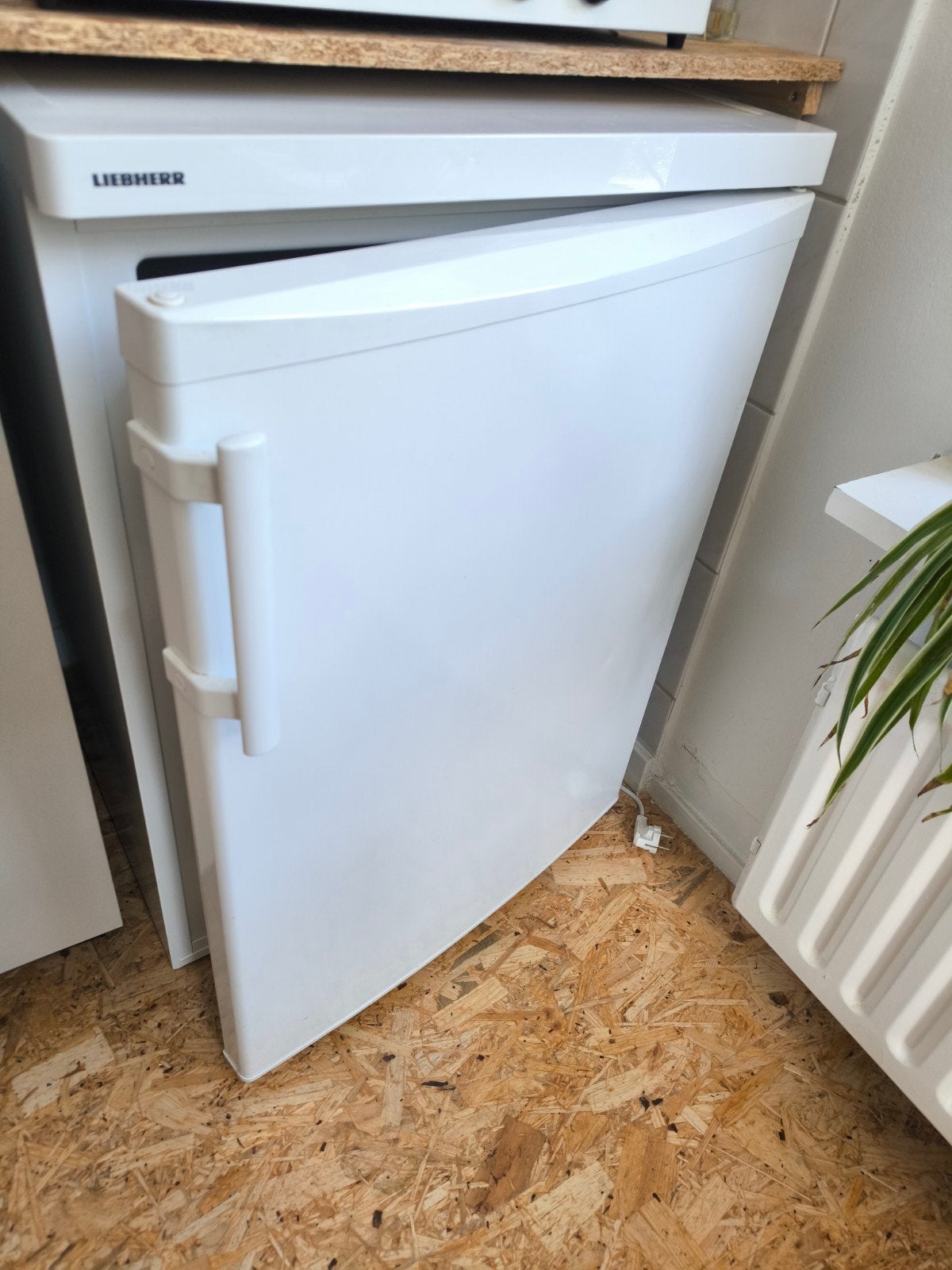 Nette koelkast Liebherr, Witgoed en Apparatuur, Vriezers en Diepvrieskisten, Ophalen, Zo goed als nieuw, Minder dan 60 cm