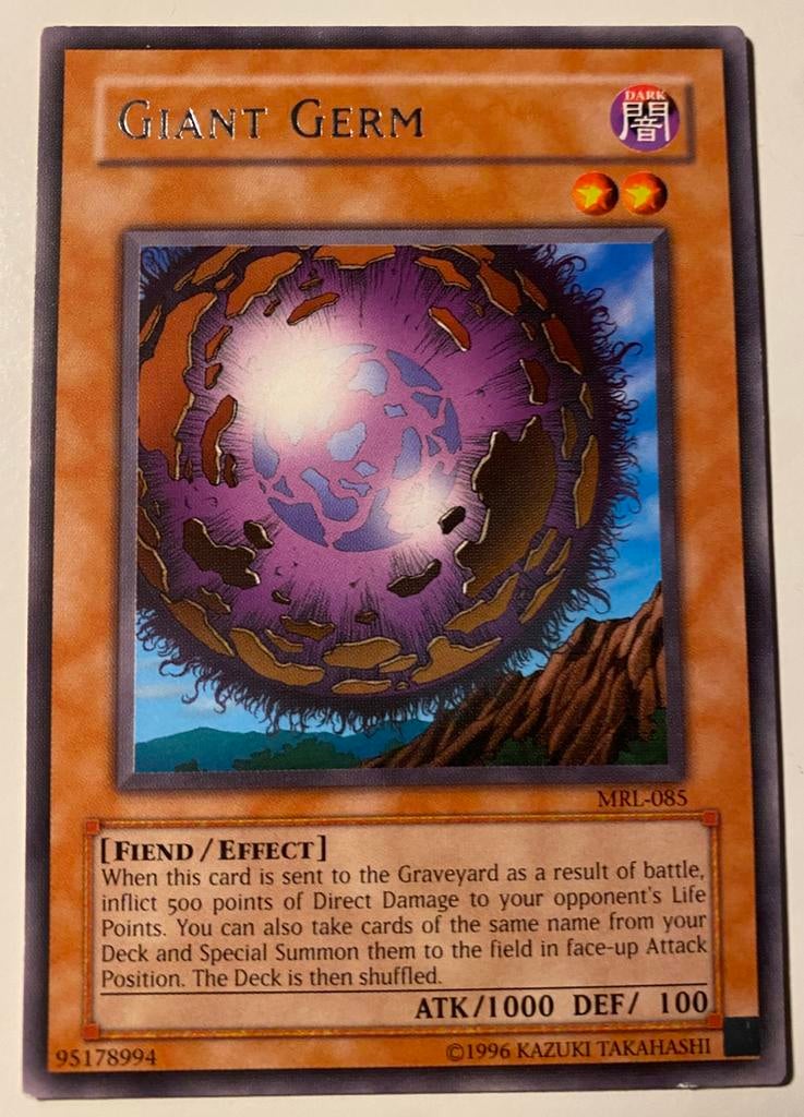 Yu-Gi-Oh! Giant Germ MRL Old US Rare !, Ophalen of Verzenden, Gebruikt, Losse kaart