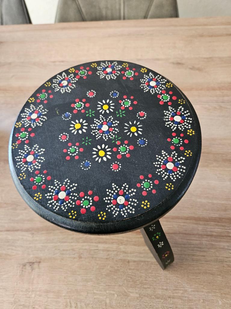 Staphorster houten driepoot krukje, Ophalen of Verzenden, Gebruikt, Hout