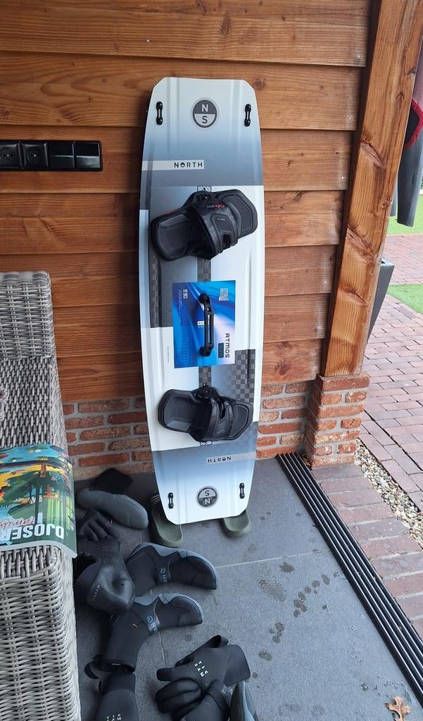 North atmos pro 2025 136cm, Watersport en Boten, Kitesurfen, Ophalen, Gebruikt, Twintip, Kiteboard