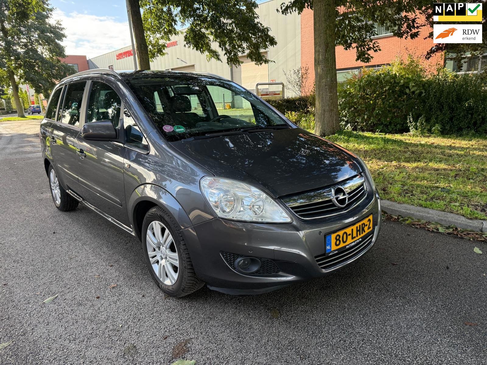 Opel Zafira 1.8 Cosmo Apk Nap 7 persoon, Auto's, Voorwielaandrijving, Dealer onderhouden, 4 cilinders, Nieuw