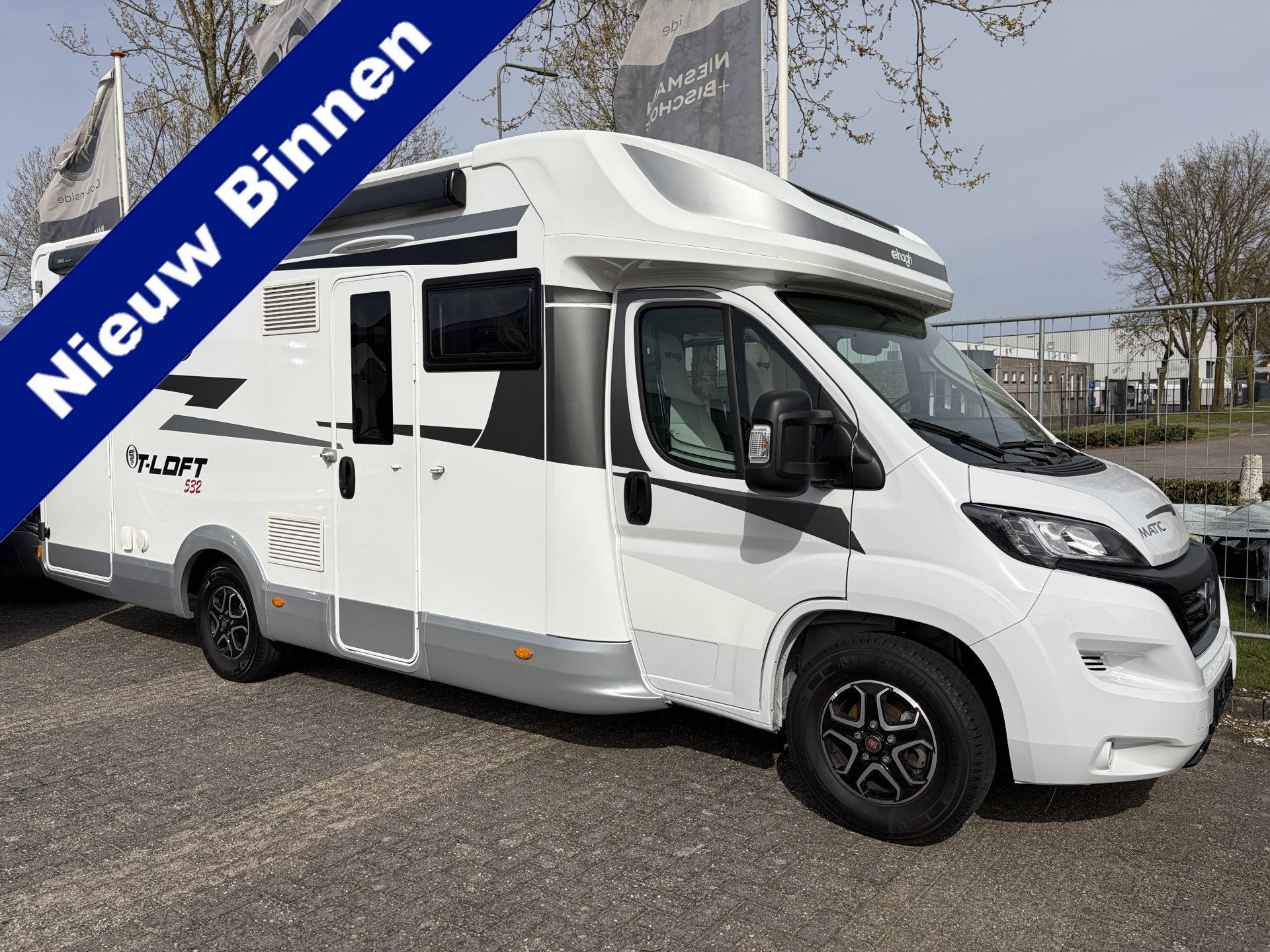 Elnagh Loft 532 9-traps Automaat, lengtebedden, elektrisch h, Caravans en Kamperen, Campers, Galliersweg 39
5349AT  OSS, NL, 7 tot 8 meter