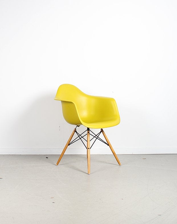 8x Vitra Eames DAW stoel Geel Esdoorn onderstel, Huis en Inrichting, Stoelen, Niet ingevuld, Ophalen of Verzenden, Zo goed als nieuw