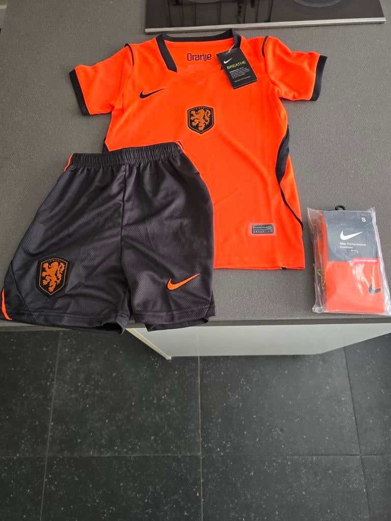 Oranje tenue (shirt, broekje, sokken) - Nieuw, Maat XS of kleiner, Ophalen of Verzenden, Nieuw, Set