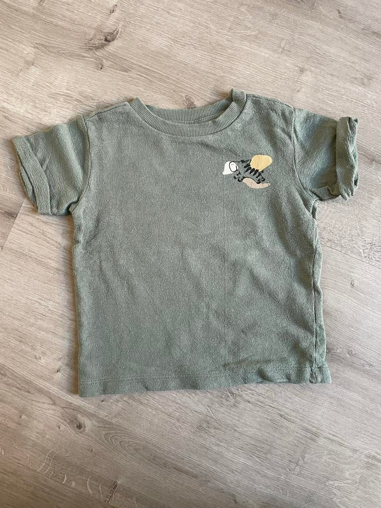 Groen T-shirt met dino print - Maat 86, Ophalen, Gebruikt, Jongetje, Shirtje of Longsleeve