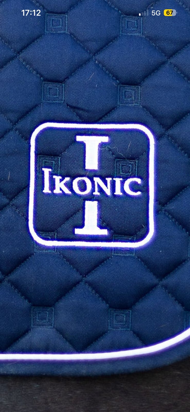 GEZOCHT Ikonic dressuurzadel 17 inch, Dieren en Toebehoren, Ophalen of Verzenden, Zo goed als nieuw