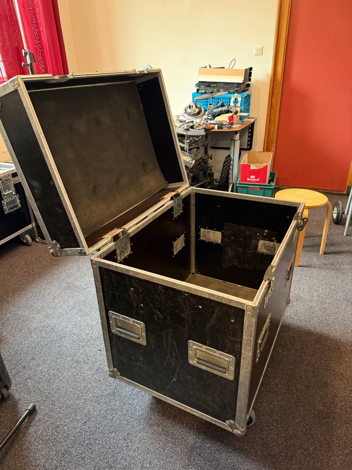Stevige Flightcase op wielen - 84x59x77 cm, Huis en Inrichting, Gebruikt, 50 tot 100 cm, Ophalen of Verzenden, 50 tot 75 cm