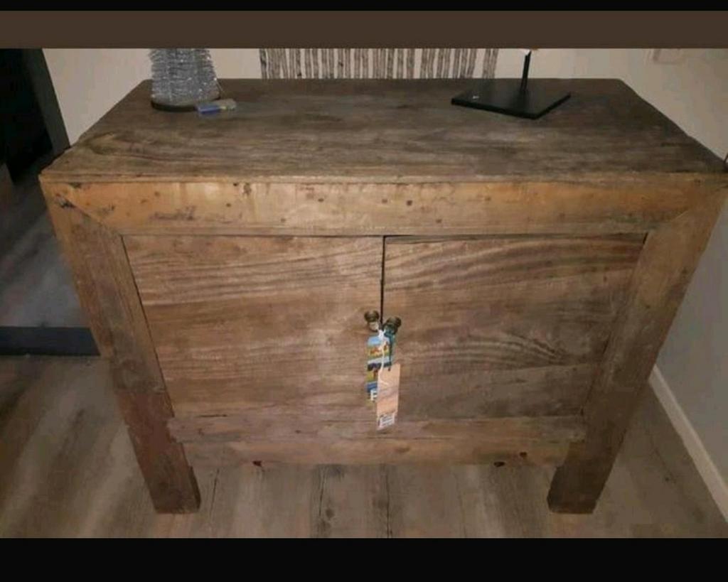 Robuust houten kastje met oude look, Antiek en Kunst, Antiek | Meubels | Kasten, Ophalen of Verzenden