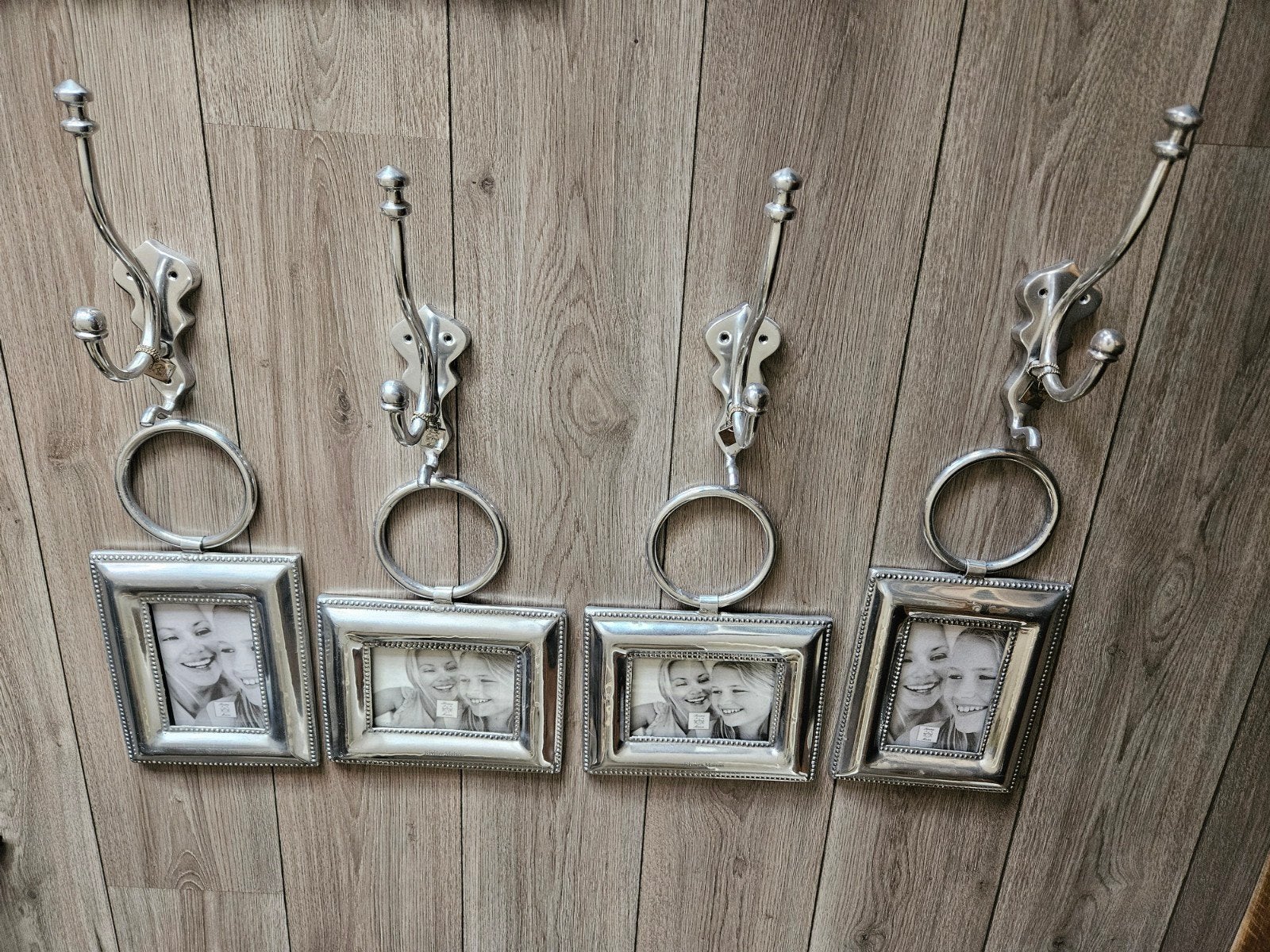 4 RM FOTOLIJSTEN MET HAKEN, Ophalen of Verzenden