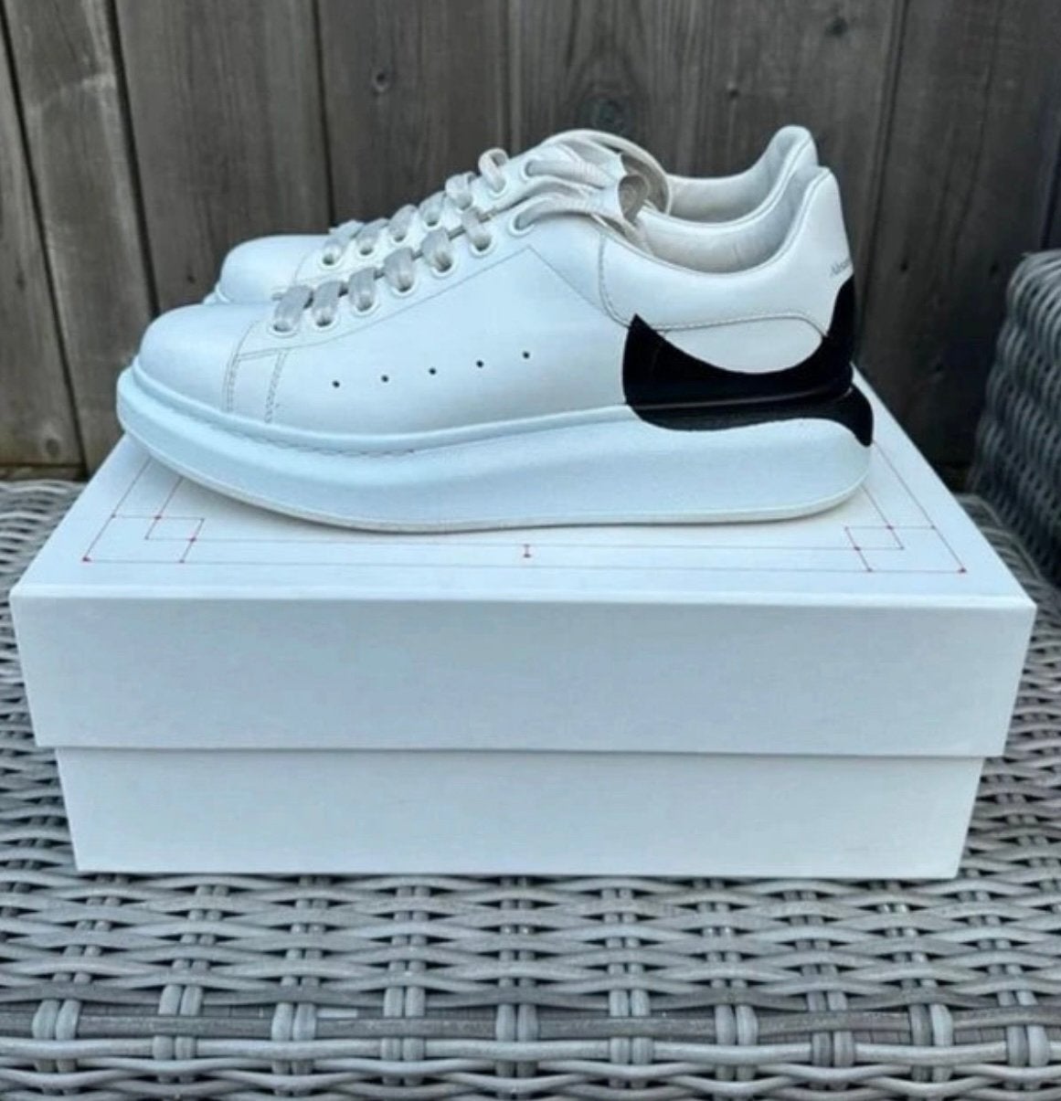 Alexander McQueen sneakers maat 39,5, Kleding | Heren, Ophalen of Verzenden, Zo goed als nieuw, Wit, Sneakers of Gympen