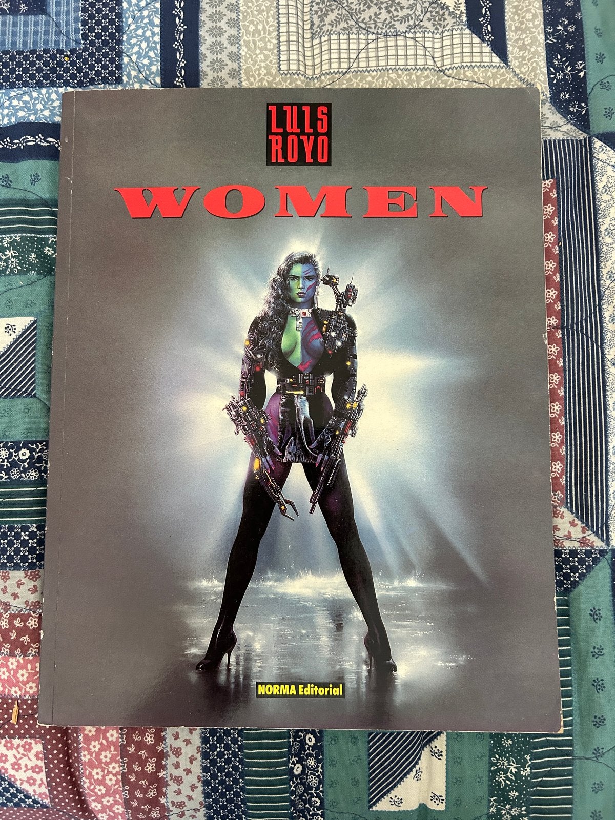 Luis Royo - Women (Kunstboek), Ophalen of Verzenden, Gelezen
