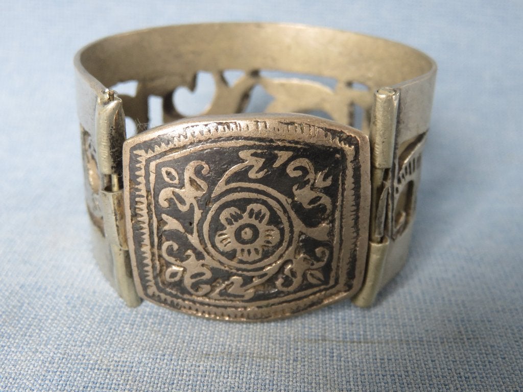 Open gewerkte armband met niello. Himalaya gebergte, Ophalen of Verzenden, Gebruikt, Zilver, Overige materialen