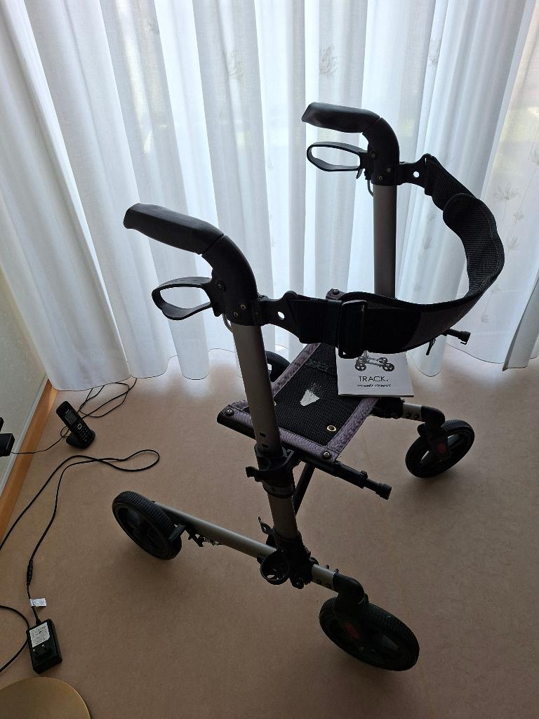 Rollator Wheelz Ahead TRACK, Ophalen, Opvouwbaar, Gebruikt