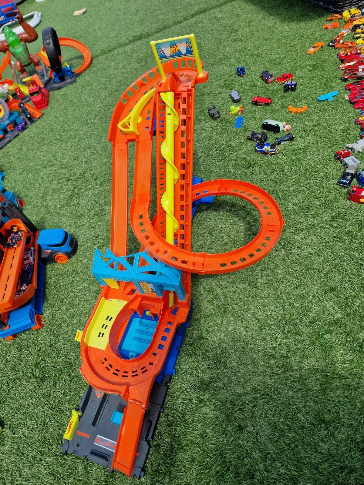 Hot Wheels Racebaan met Looping en Spiraal, Kinderen en Baby's, Speelgoed | Racebanen, Ophalen, Elektrisch, Hot Wheels, Met looping