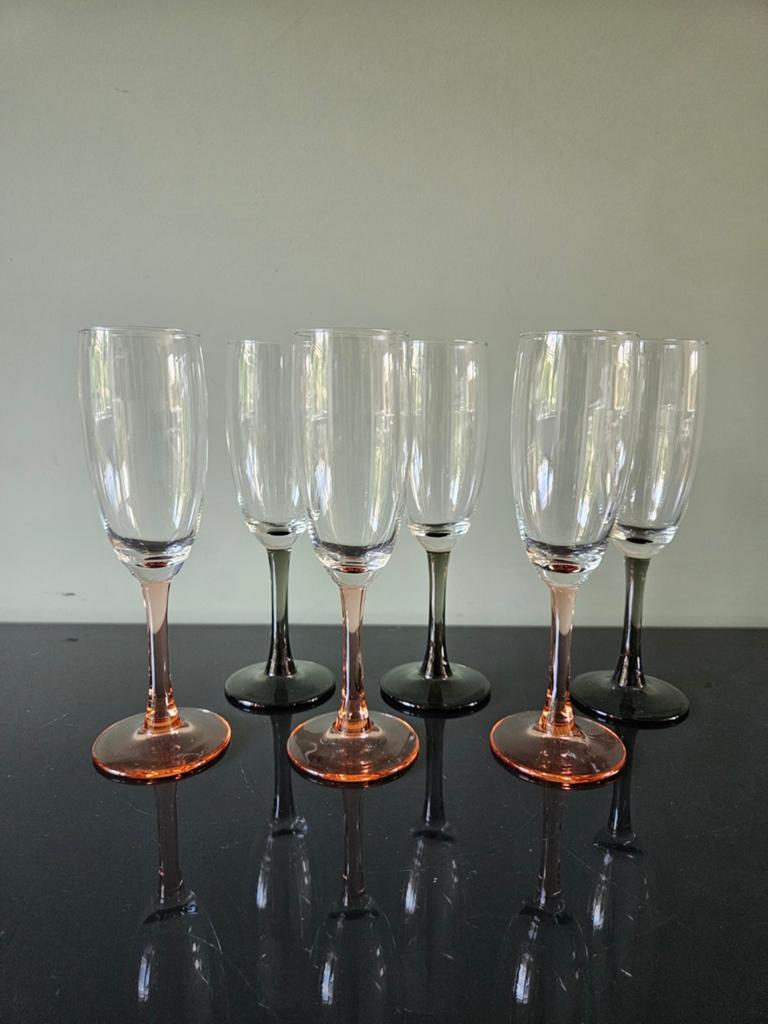 Set van 6 champagneglazen met gekleurde voet (roze en grijs), Ophalen of Verzenden, Zo goed als nieuw, Overige typen