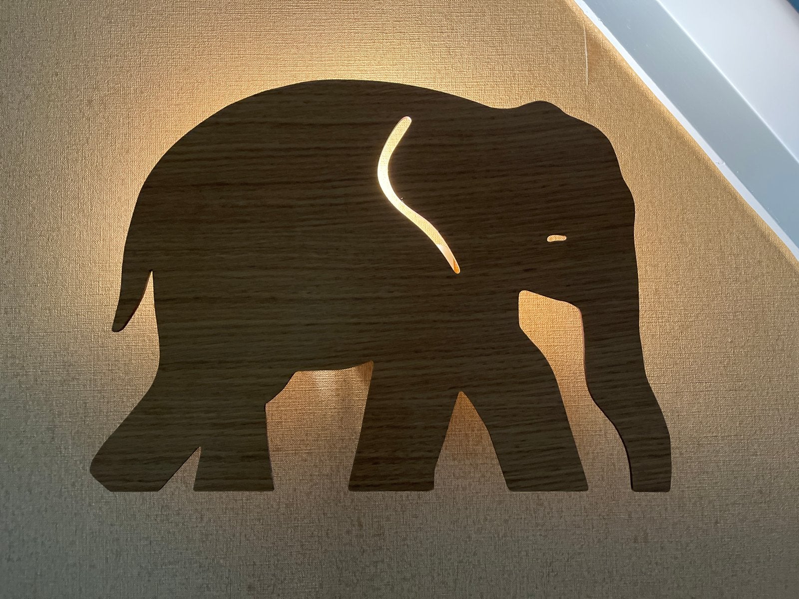 Houten olifant wandlamp - sfeervol en uniek, Overige merken, Overige fittingen, Zo goed als nieuw, Hout
