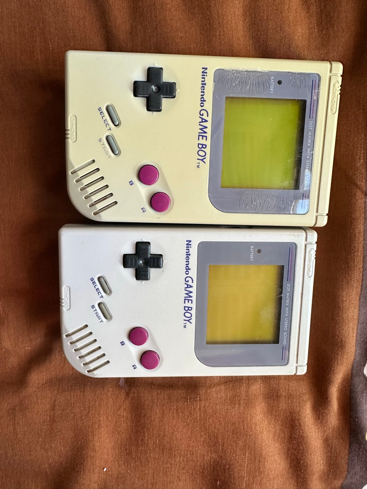 2x Game Boy Classic - 1 defect, 1 start op zonder beeld, Spelcomputers en Games, Ophalen of Verzenden, Niet werkend, Game Boy Classic