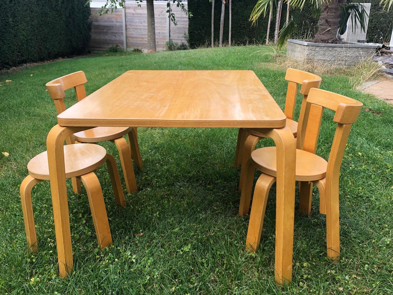 Retro Kindertafel 3 stoeltjes &1 krukje Alvar Aalto/ Artek s, Ophalen of Verzenden, Gebruikt, Tafel(s) en Stoel(en)