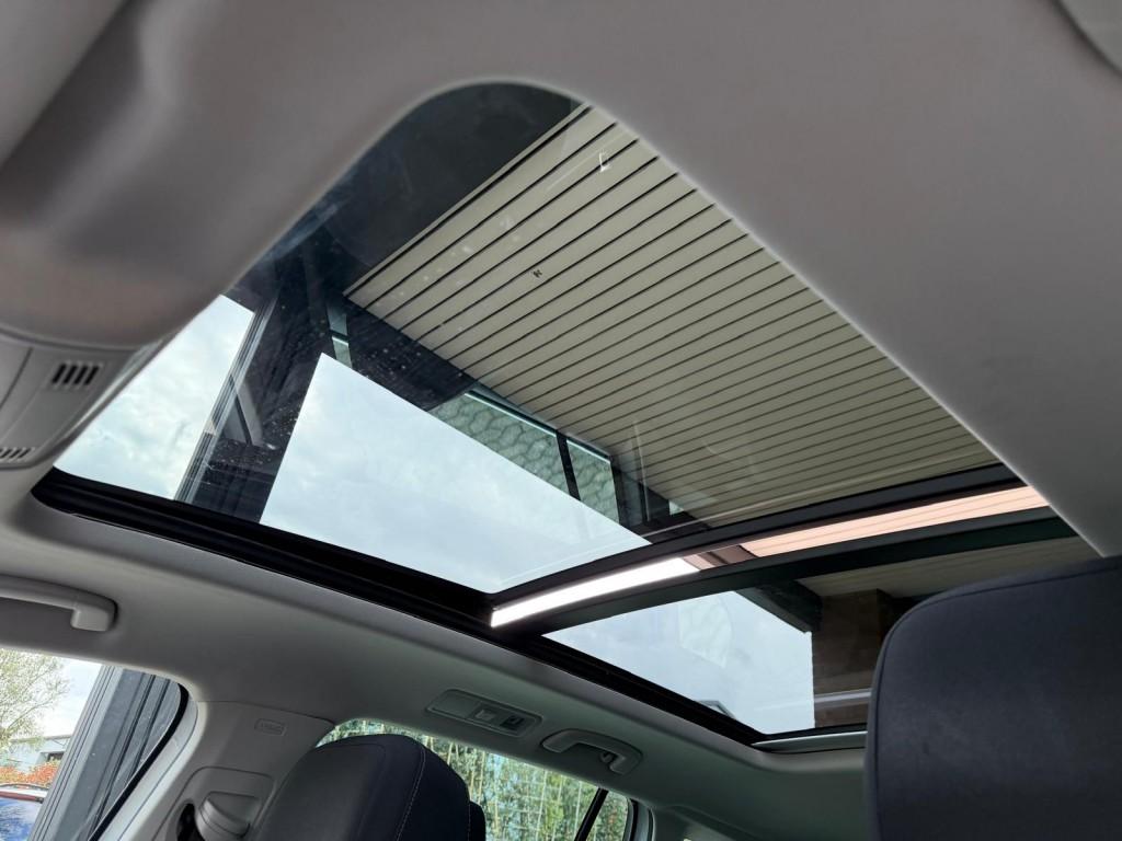 Volkswagen TIGUAN 1.5 TSI 150pk Carplay trekh massage alcant, Auto's, Euro 6, 150 pk, Alcantara, Wit