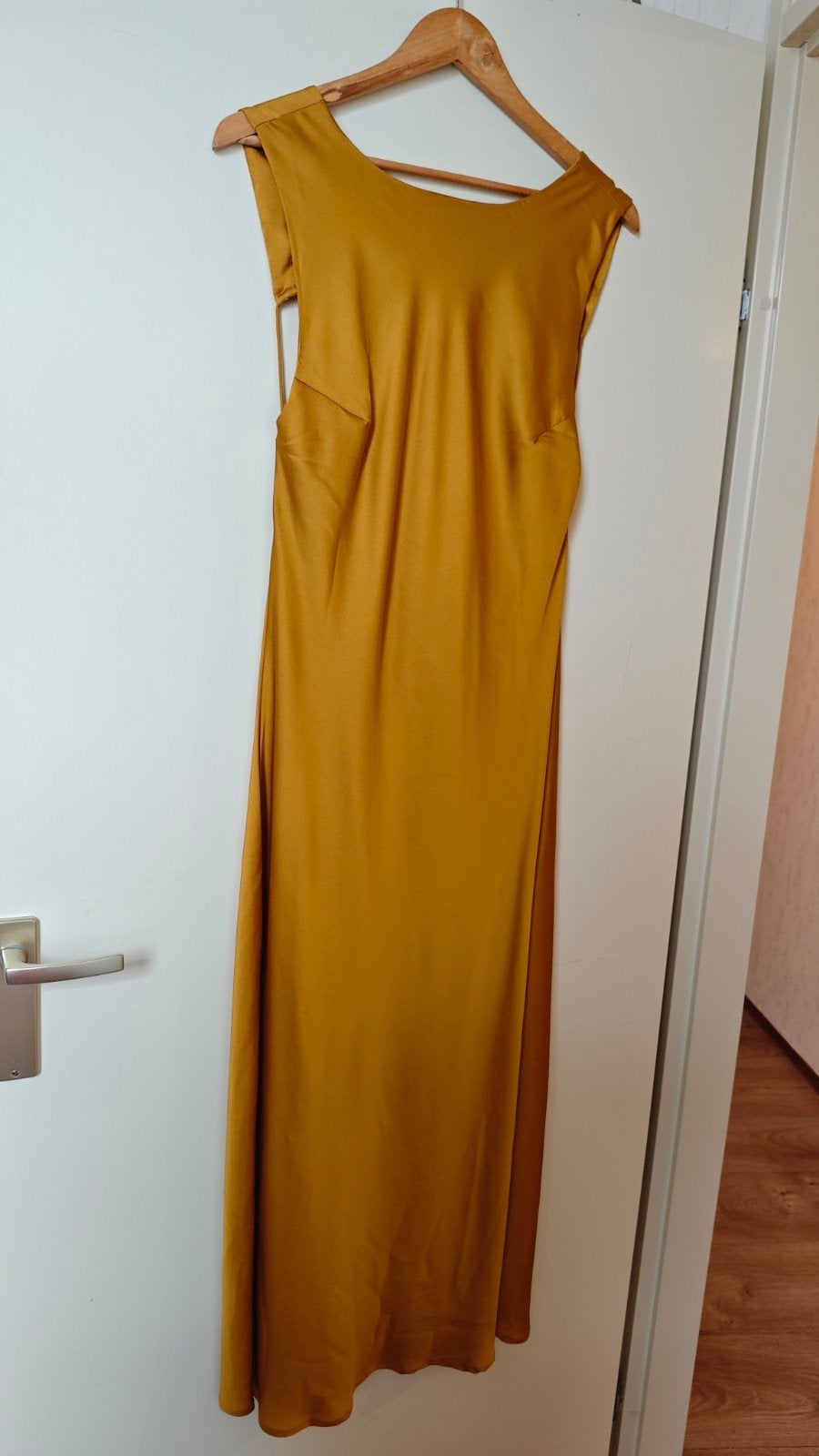 Lange Satijnen Jurk Zonder Split maat L, Kleding | Dames, Wal G, Geel, Maat 42/44 (L), Ophalen of Verzenden