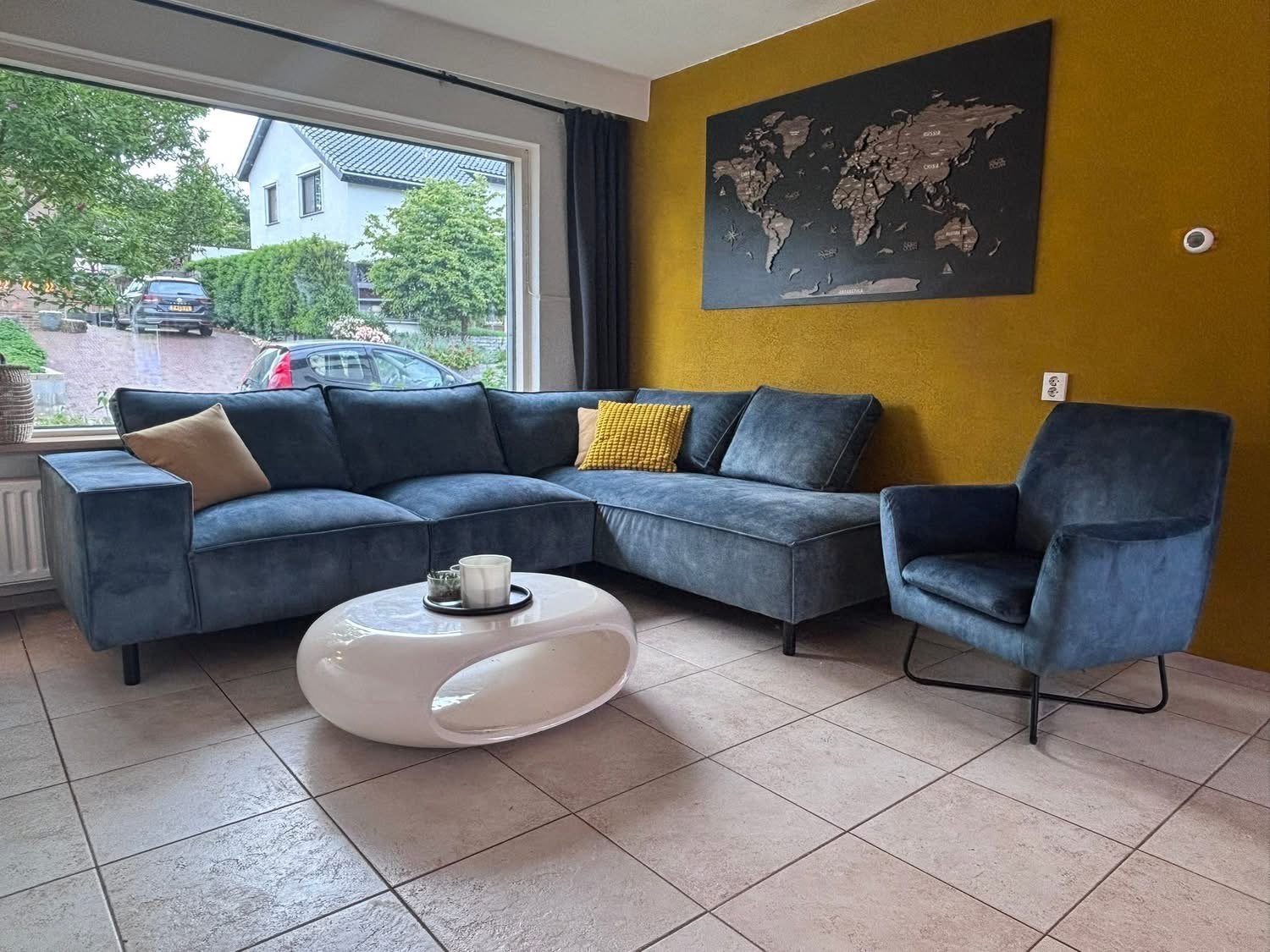 Blauwe bank, Ophalen, Zo goed als nieuw, Minder dan 10 m², Tapijt