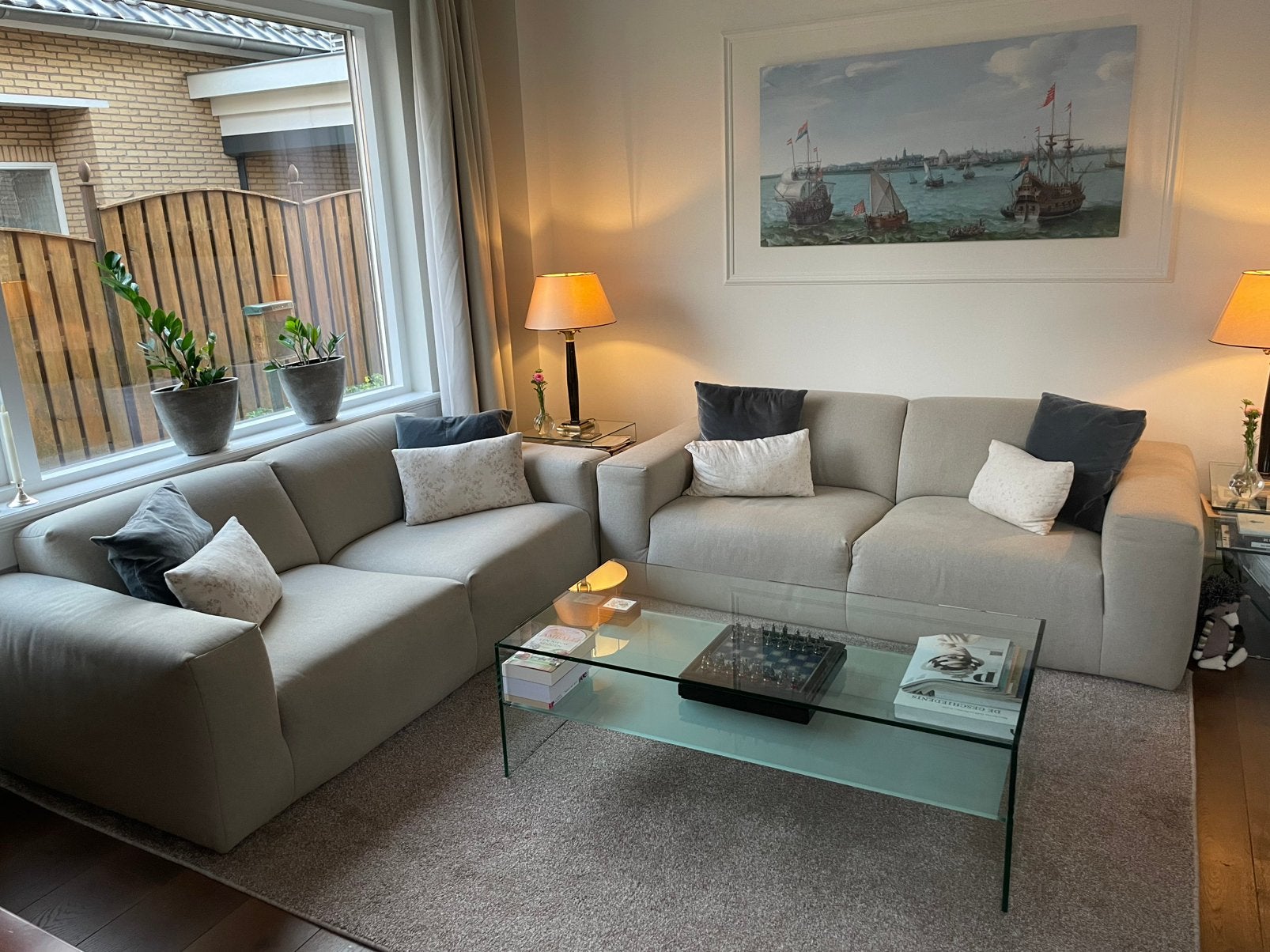 Gratis af te halen: 2 beige banken, 2 meter breed, Ophalen, Gebruikt