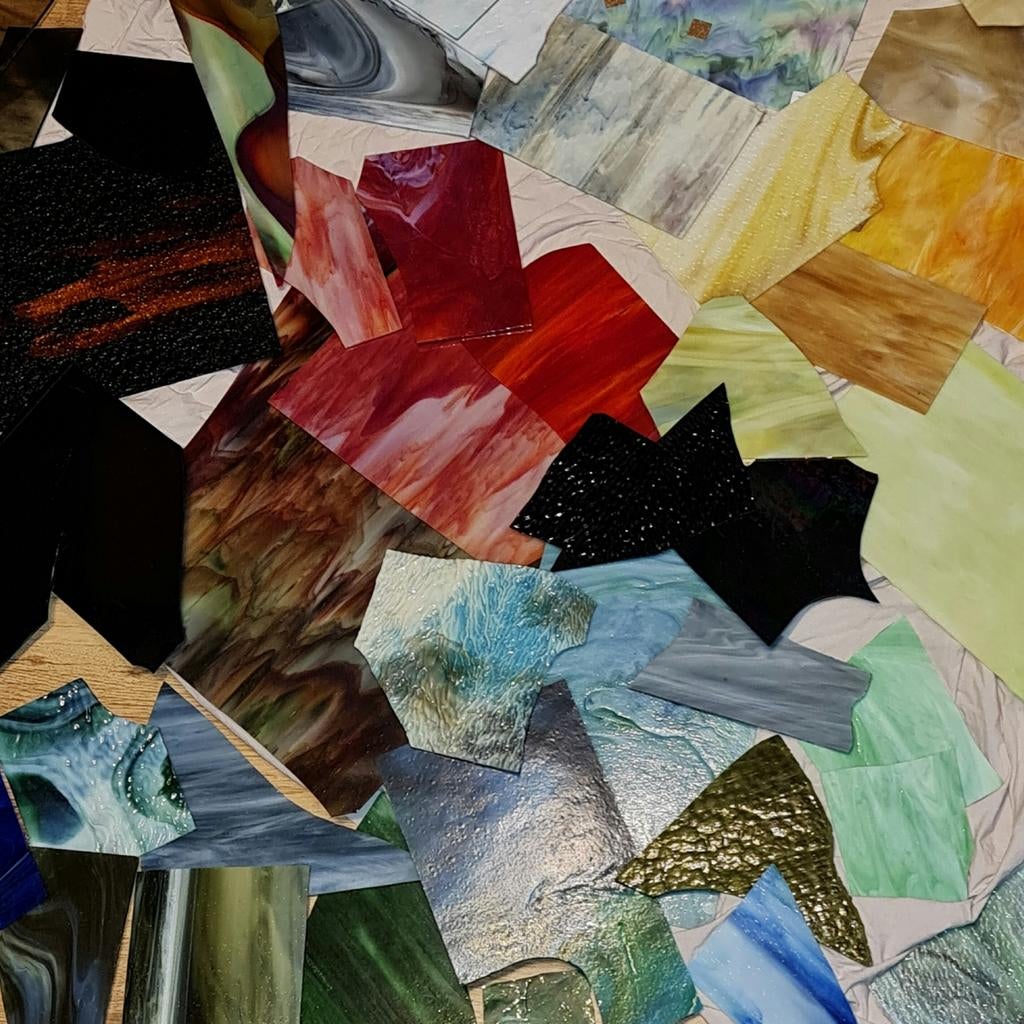 GEZOCHT: Gekleurd Glas voor Tiffany otw Glas in Lood, Hobby en Vrije tijd, Ophalen of Verzenden