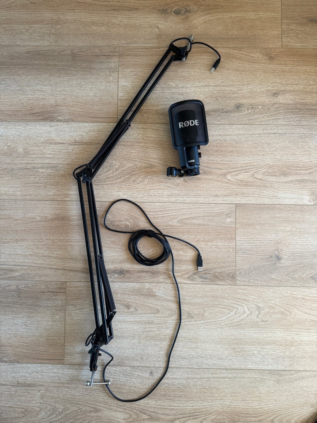 Rode NT-USB studiomicrofoon met standaard en popfilter, Muziek en Instrumenten, Ophalen, Zo goed als nieuw, Studiomicrofoon