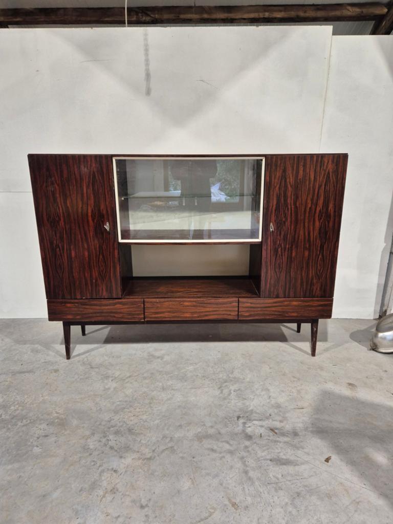 Vintage mid century pallisander fineer highboard., Huis en Inrichting, Kasten | Dressoirs, Ophalen, Gebruikt, Onbekend, Glas