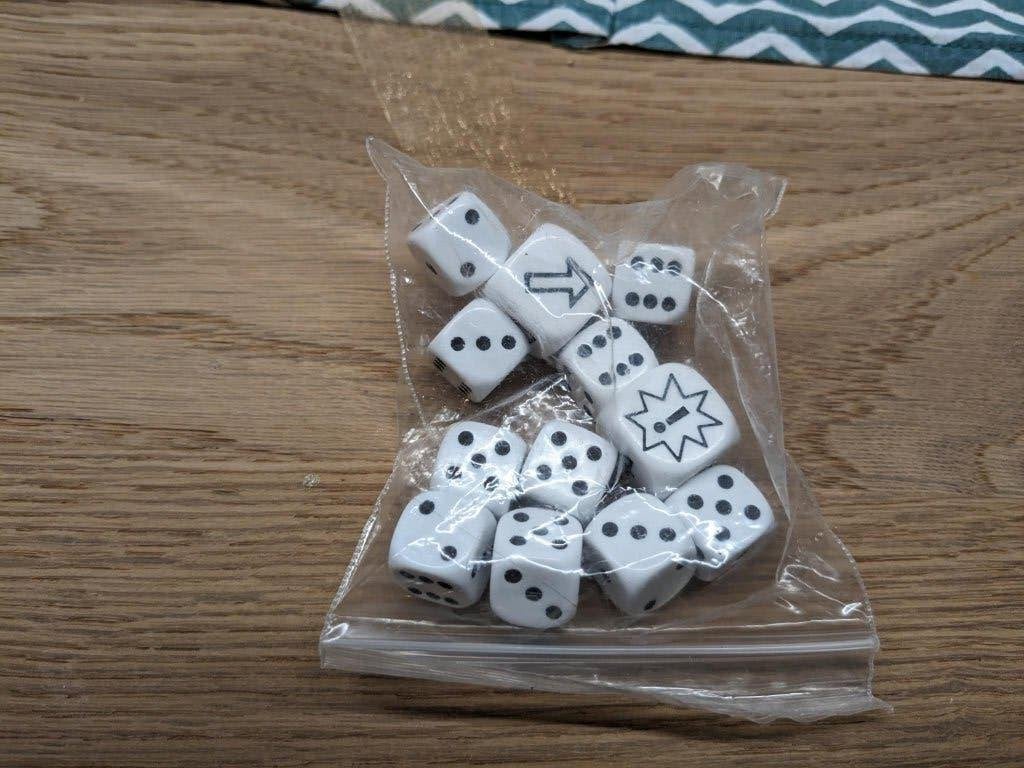 Warhammer Fantasy dobbelstenen set – inclusief scatter dice, Ophalen of Verzenden, Zo goed als nieuw, Warhammer, Toebehoren