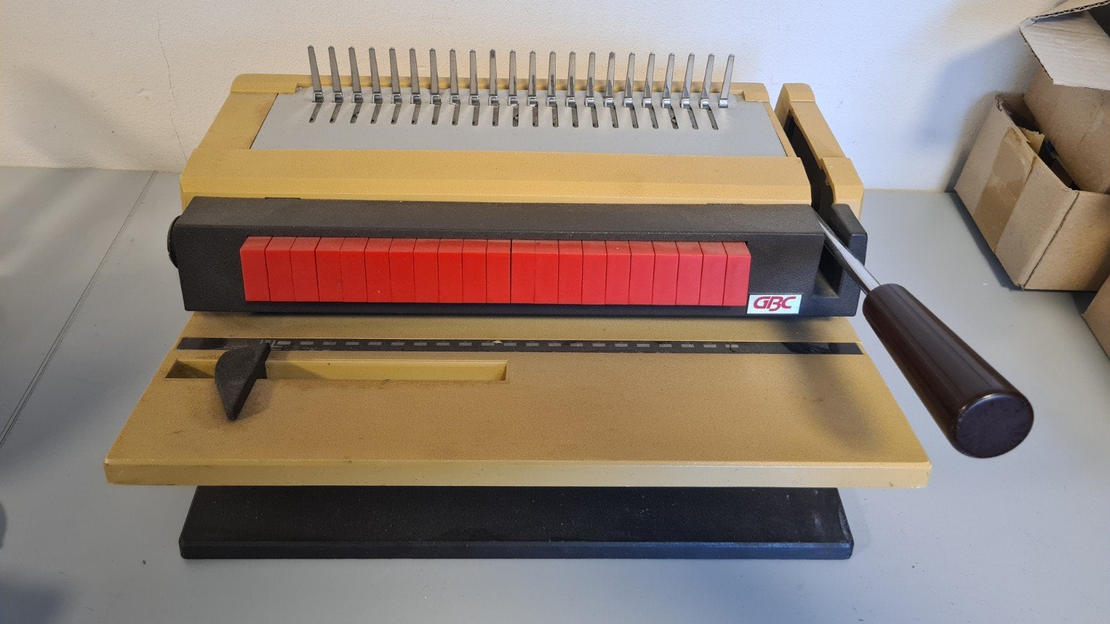 GBC inbindmachine voor professionele documentafwerking, Ophalen of Verzenden, Gebruikt