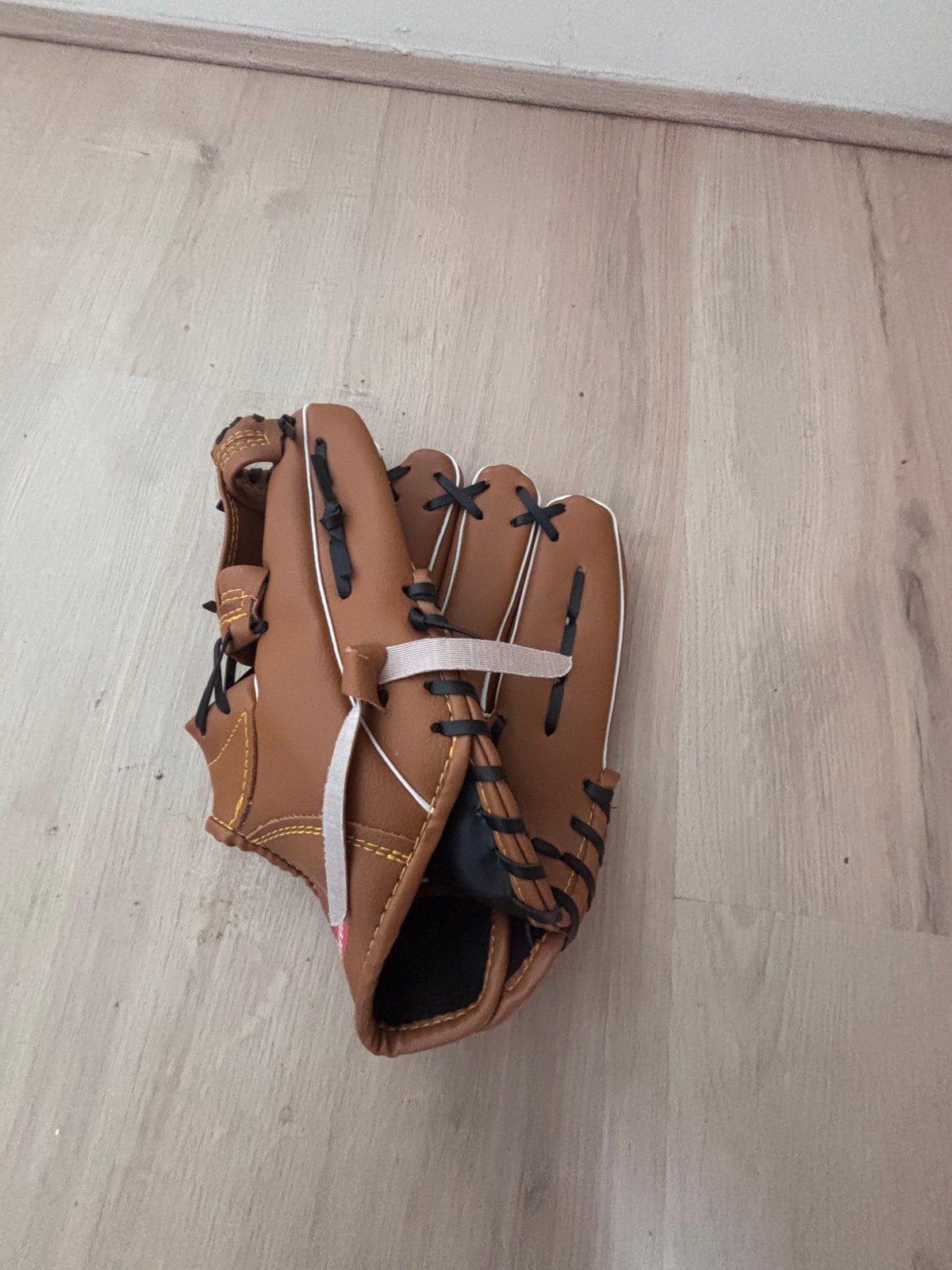 Honkbal handschoen. 15 euro per stuk. 1 is een L andere M, Sport en Fitness, Honkbal en Softbal, Ophalen, Zo goed als nieuw, Handschoen