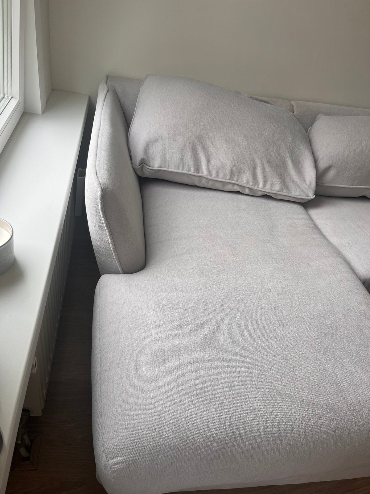 Foto 4 van Beige/witte stoffen hoekbank 4-zits