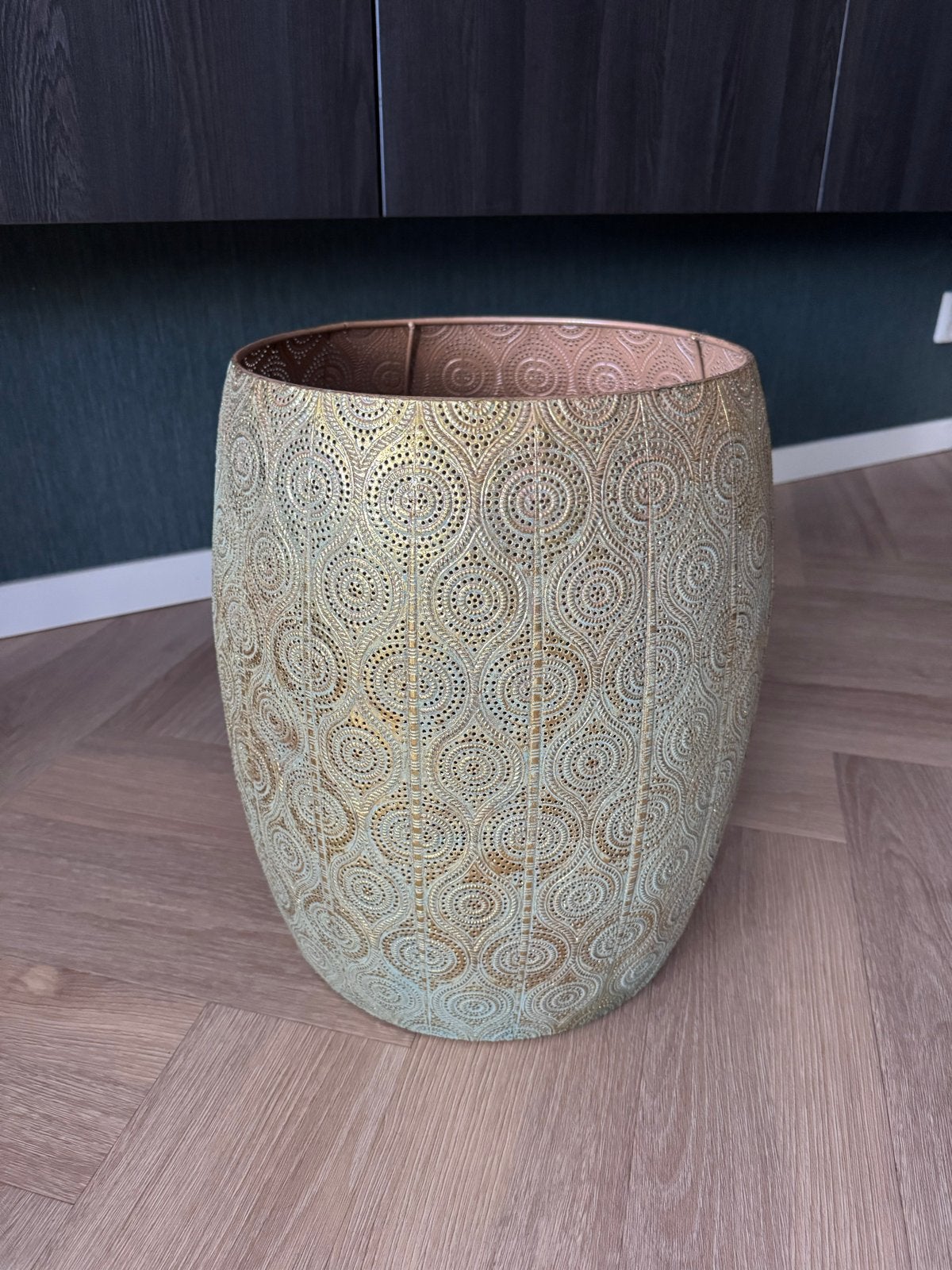 Ibiza plantenpot of bijzettafel met gouden patroon, Minder dan 55 cm, Gebruikt, Metaal of Aluminium, Rond