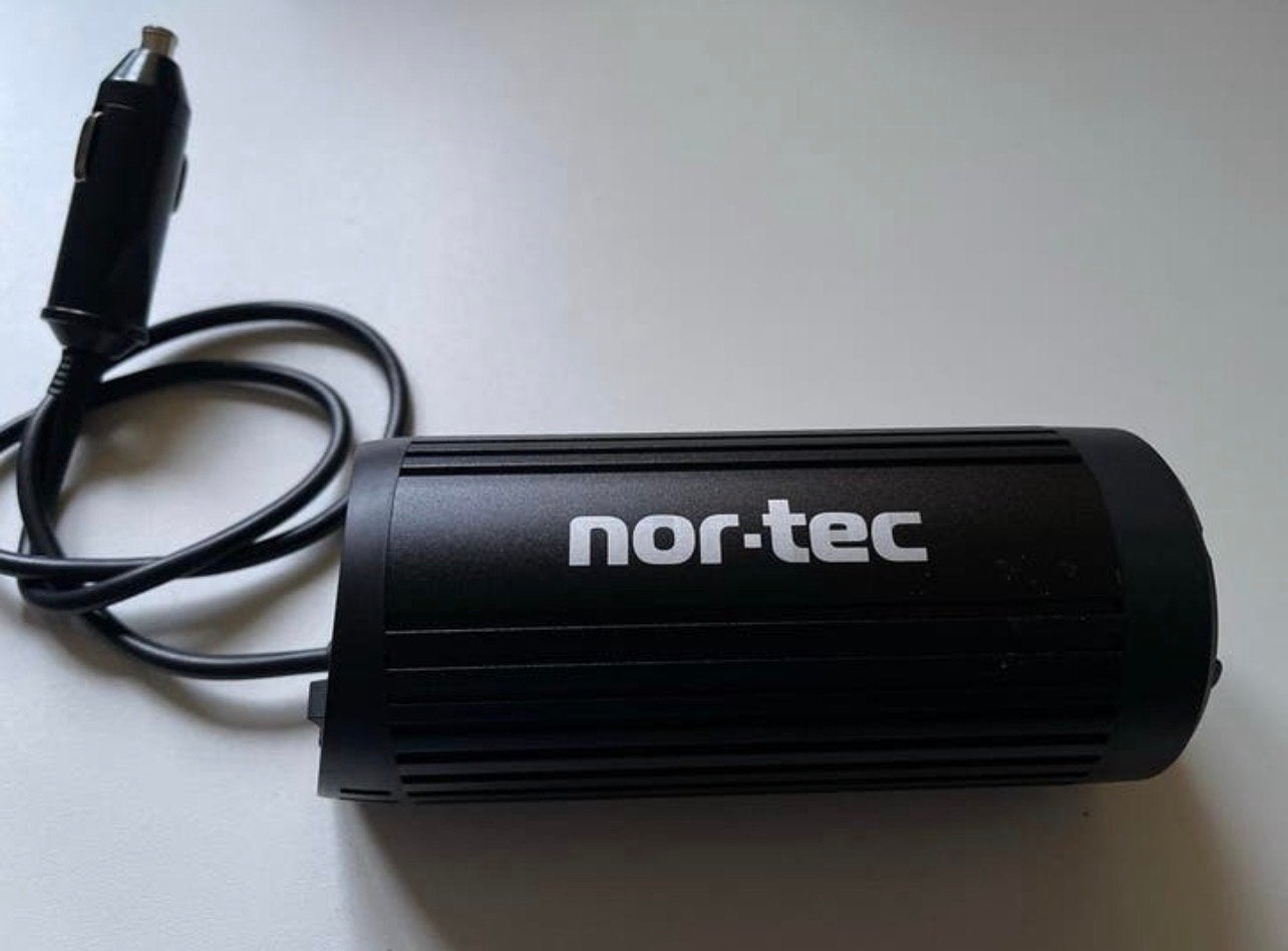 Nor-Tec 150W Omvormer 12V naar 230V met USB 3.0, Auto diversen, Auto-accessoires, Ophalen of Verzenden, Zo goed als nieuw