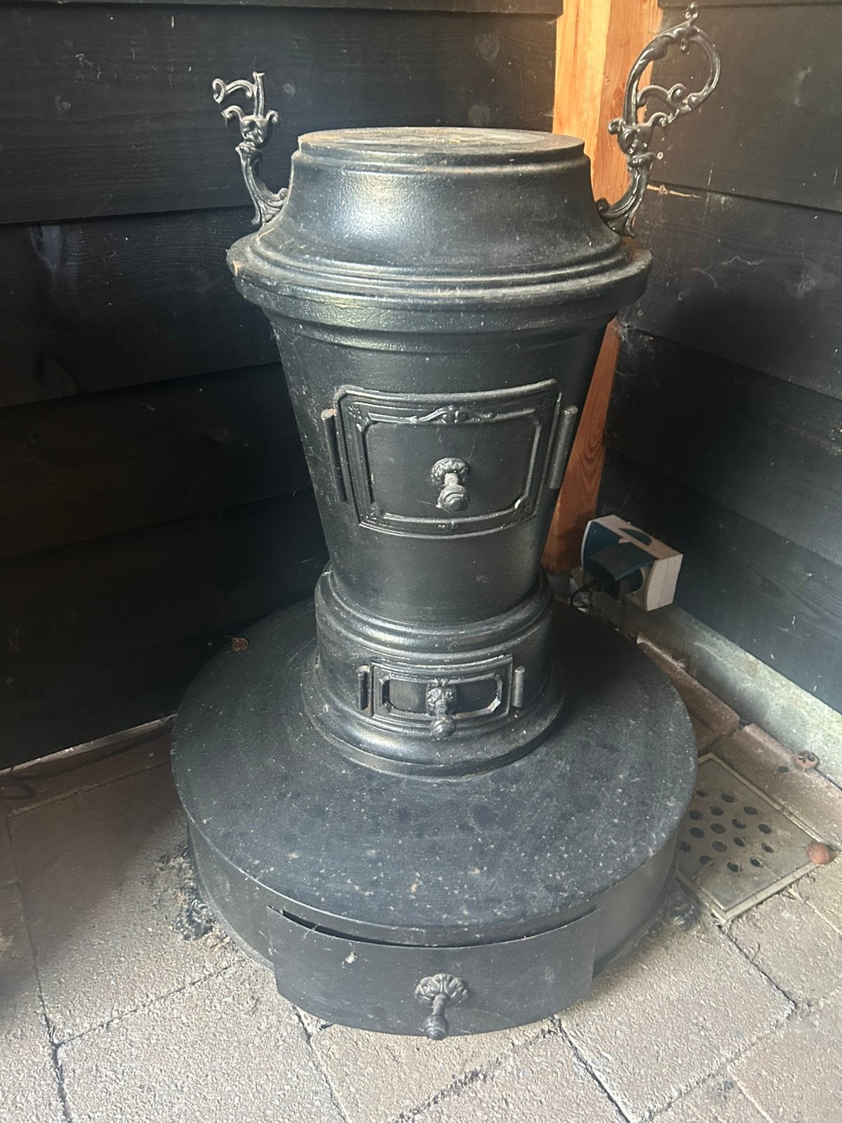 Gietijzeren olie kachel ( niet werkend), Ophalen, Gebruikt, Hout, Houtkachel