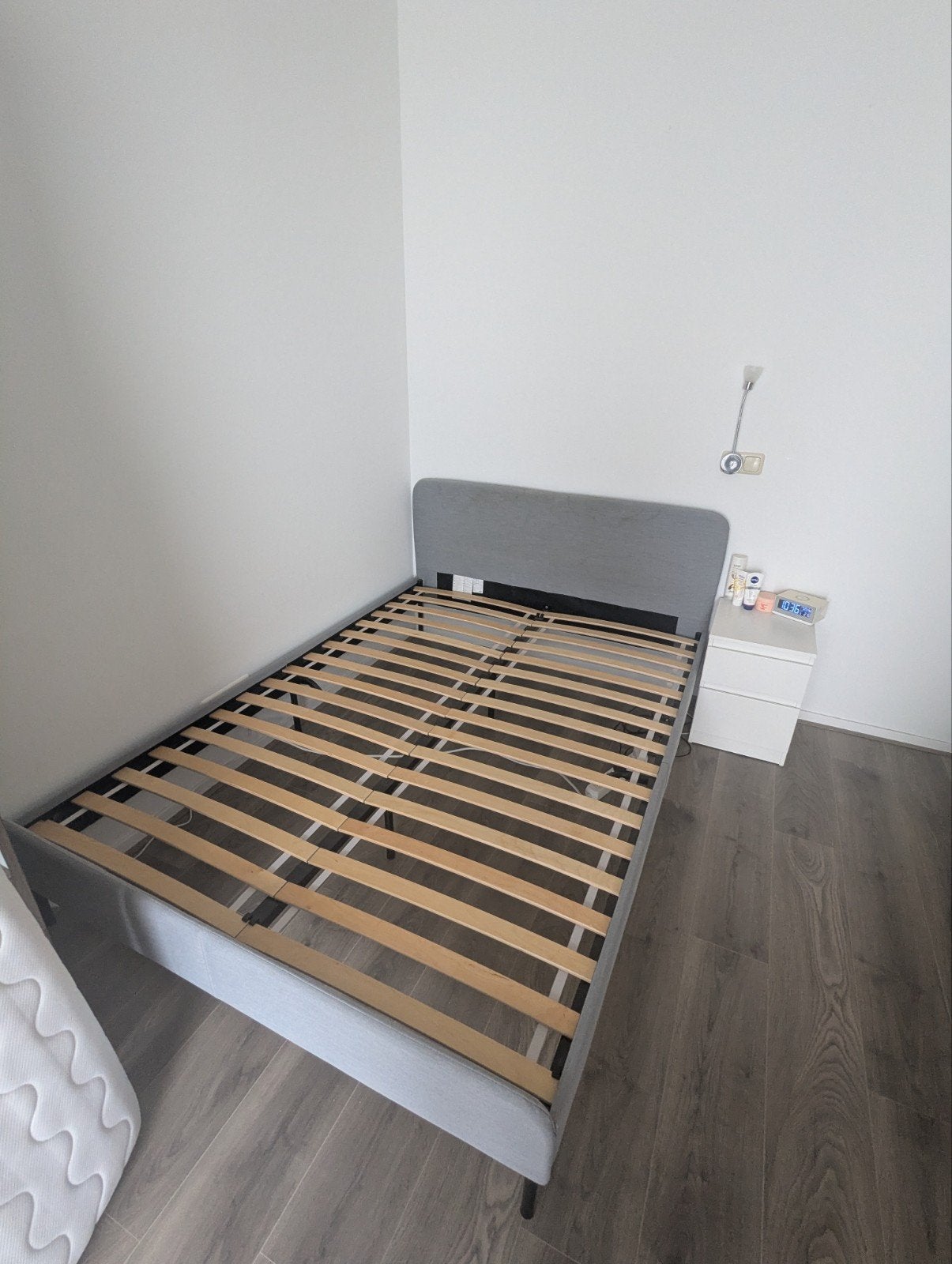 Bedframe 140x200 (Ikea Slattum), Huis en Inrichting, Slaapkamer | Bedden, Ophalen, Gebruikt, Tweepersoons, 140 cm