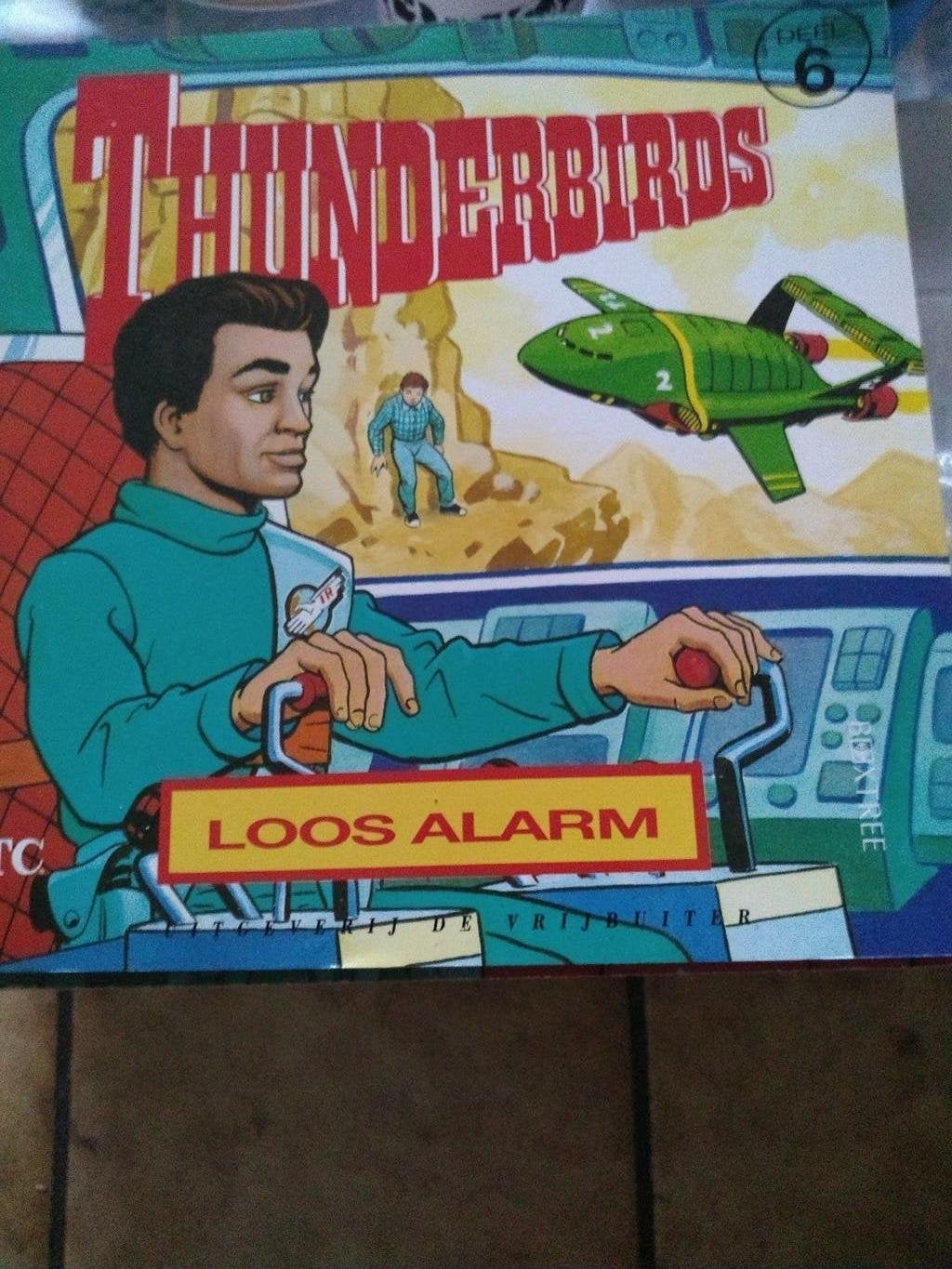 Thunderbirds boekjes 4x dvd 1x, Alle leeftijden, Poppen, Ophalen of Verzenden, Zo goed als nieuw