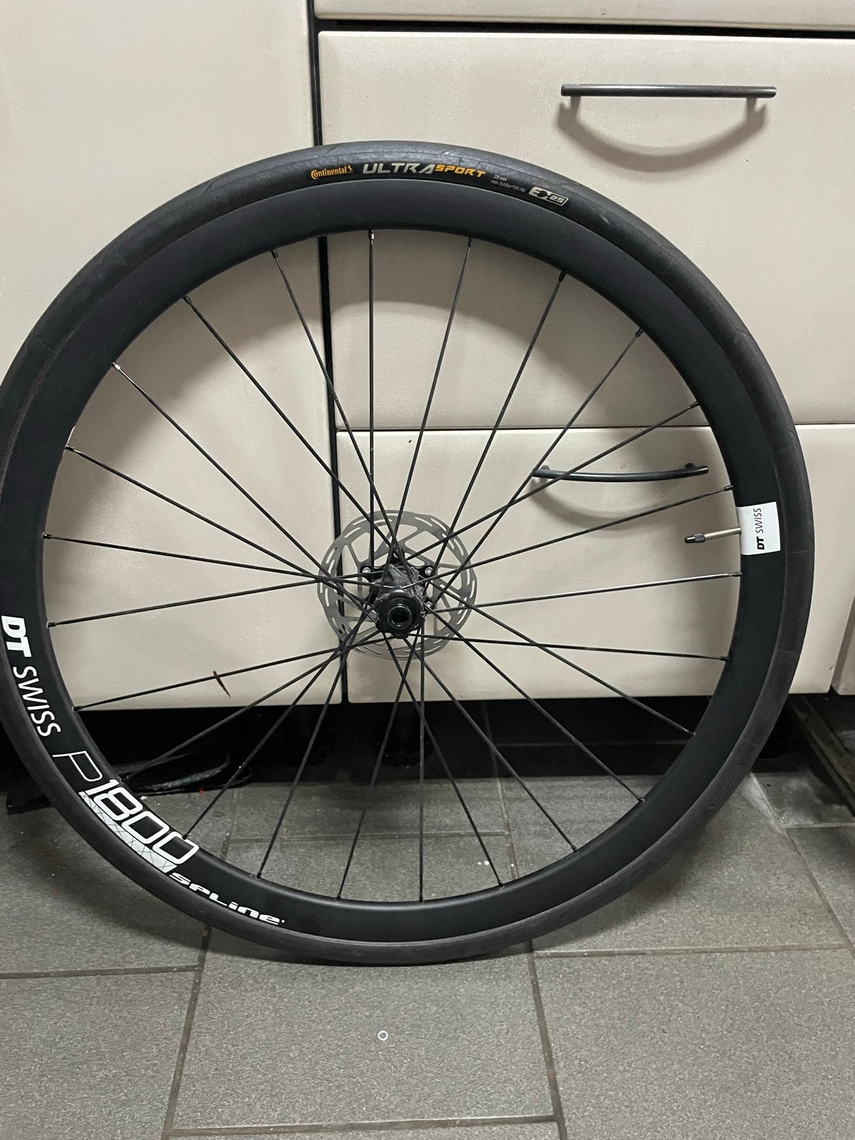 DT Swiss P1800 Spline Wielset met Continental Ultrasport Ban, Wiel, Gebruikt, Ophalen of Verzenden, Aluminium