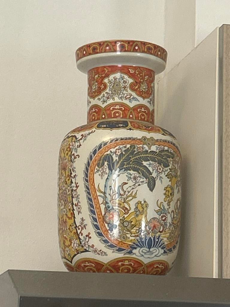 Antieke Chinese vaas met gedetailleerde decoratie, Antiek en Kunst, Ophalen of Verzenden