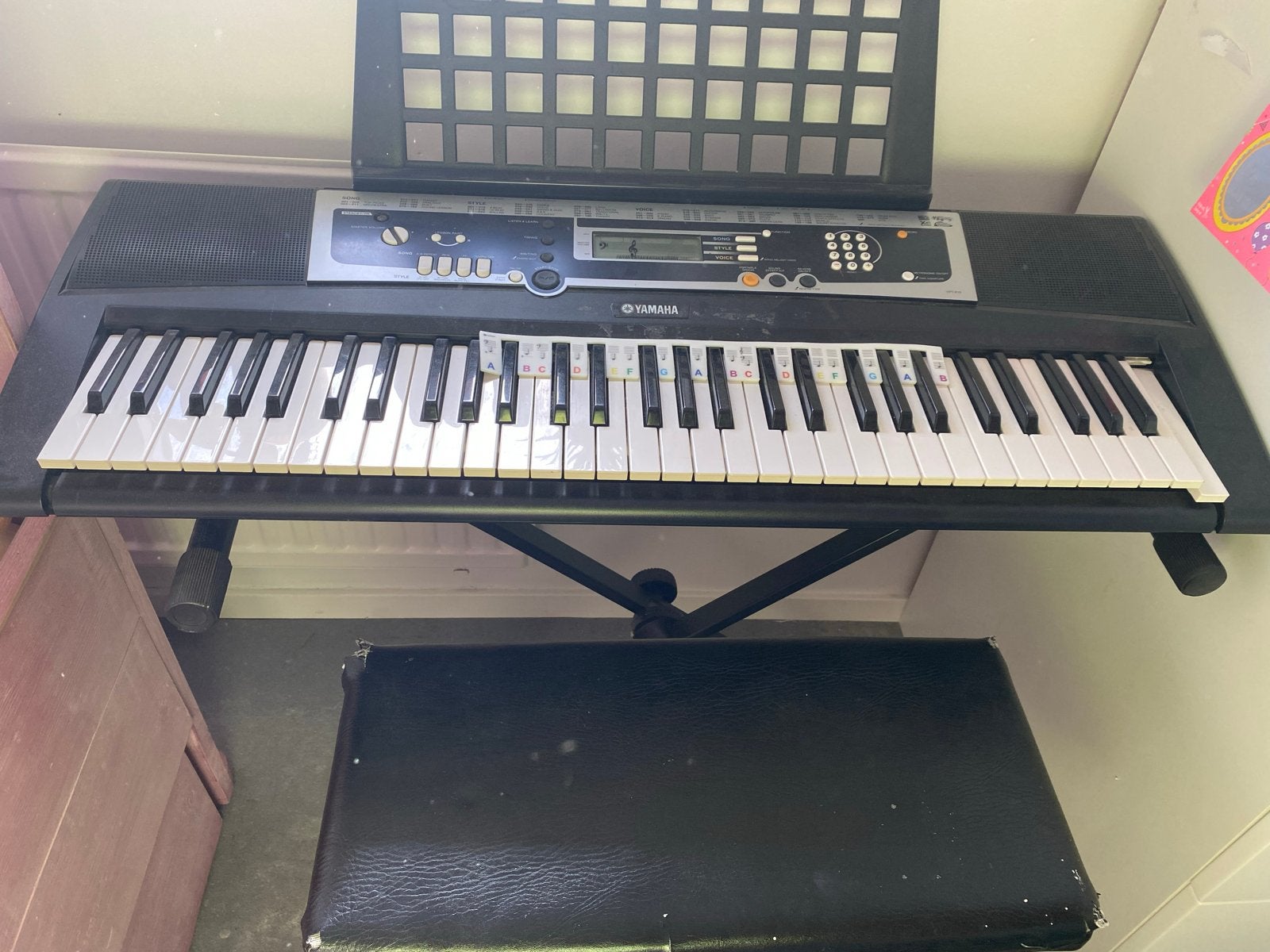 Yamaha keyboard met standaard en krukje - laatste toets stuk, Muziek en Instrumenten, Keyboards, Ophalen, Yamaha, Met standaard