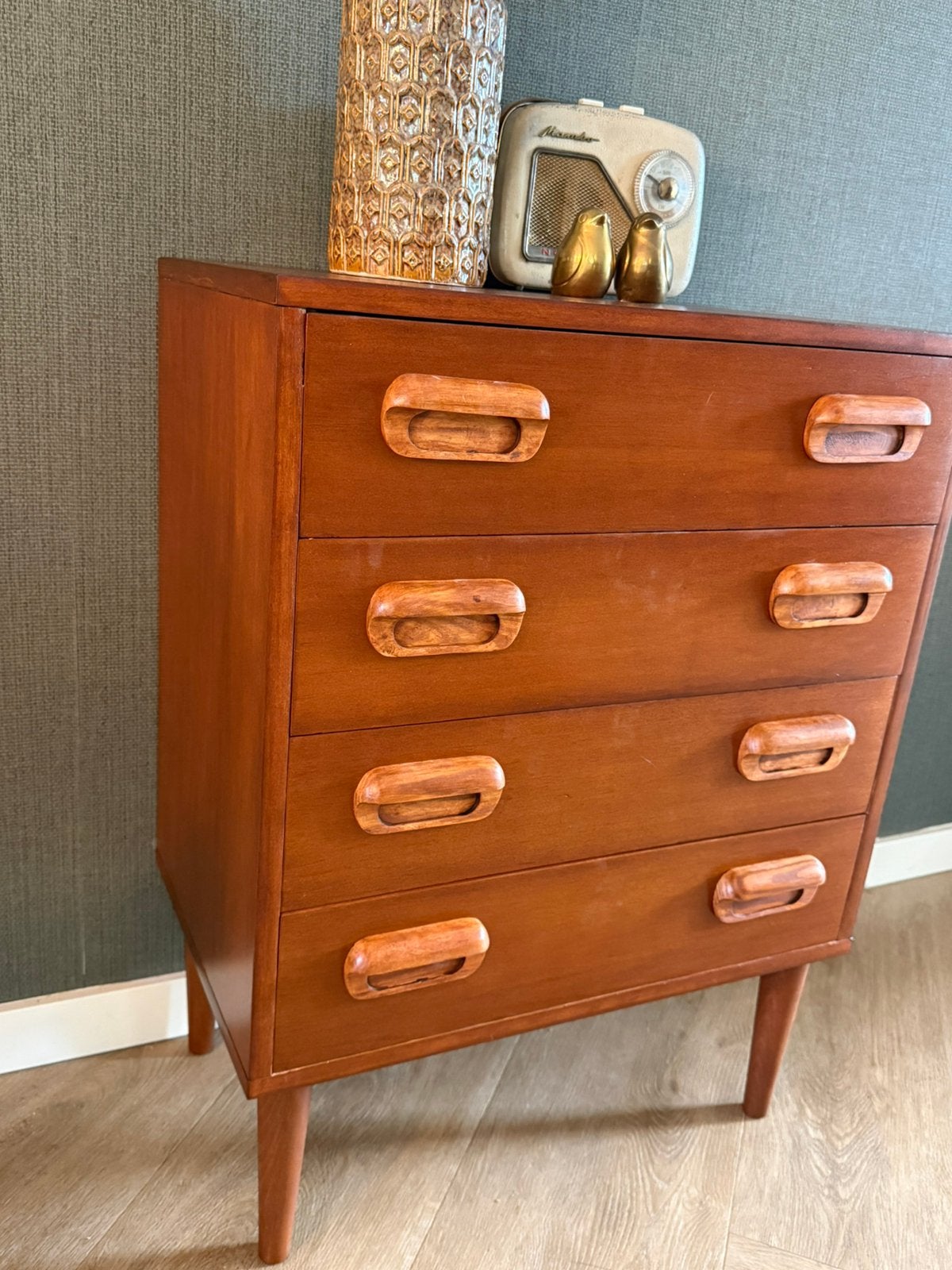 Foto 5 van Vintage ladekast -warm hout – 4 lades – retro / Deens design