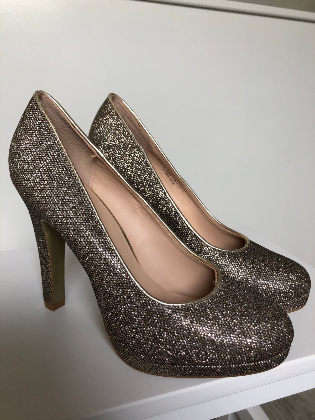Gouden glitter pumps - Maat 39, Pumps, Overige kleuren, Ophalen of Verzenden, Zo goed als nieuw