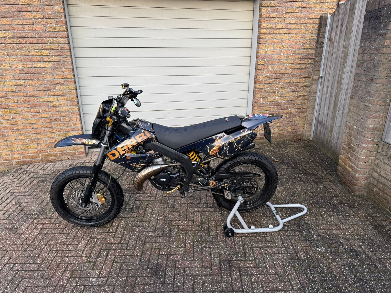 Derbi senda SM Extreme - 2011 - 70cc - custom setup, Fietsen en Brommers, Brommers | Derbi, Ophalen, Zo goed als nieuw, 70 cc