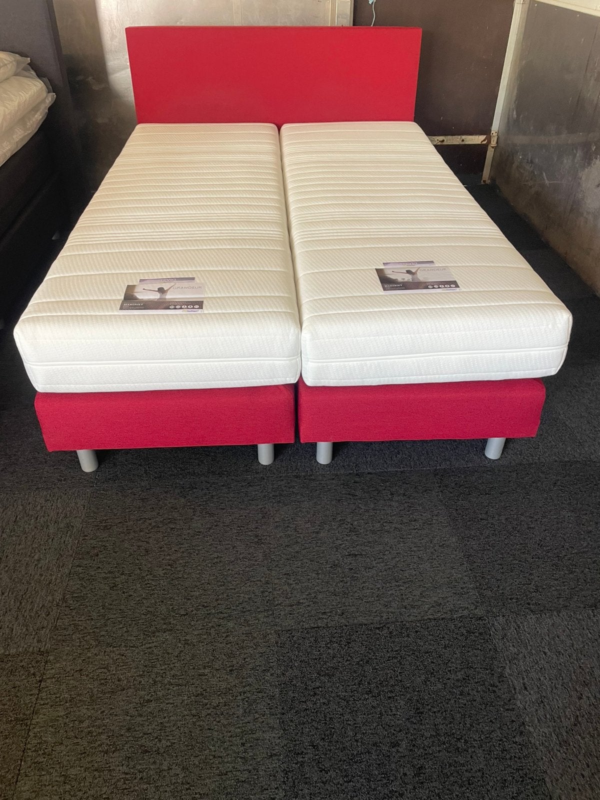 Te koop: Boxspringbed 140  200, Zo goed als nieuw, 200 cm, ?, Rood