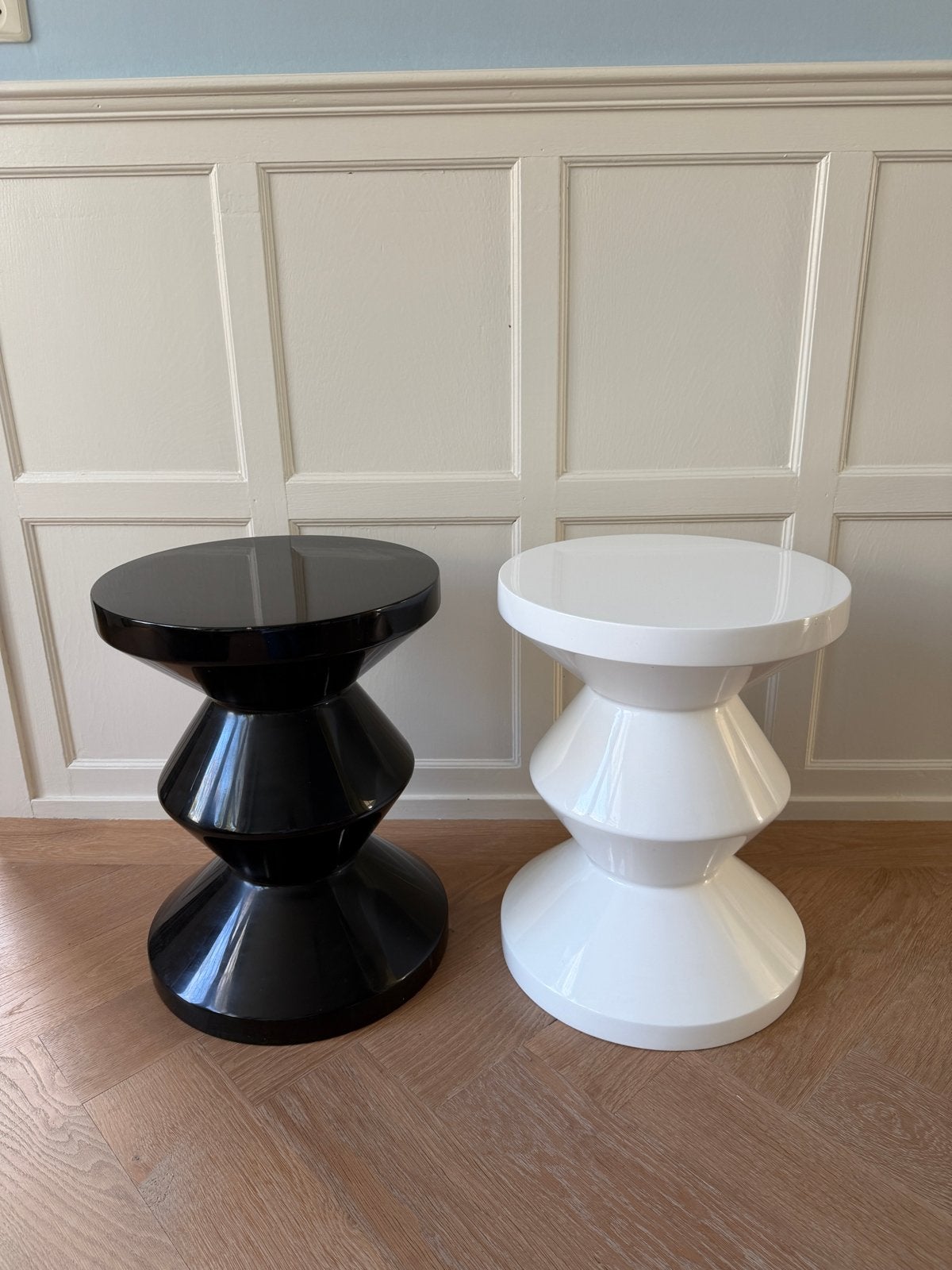 Set van 2 Pols Potten ZigZag bijzettafels - zwart en wit, Gebruikt, Rond, Ophalen, 45 tot 60 cm