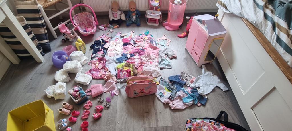 Grote Baby Born party: 2 poppen, kleding en accessoires, Ophalen, Gebruikt, Babypop