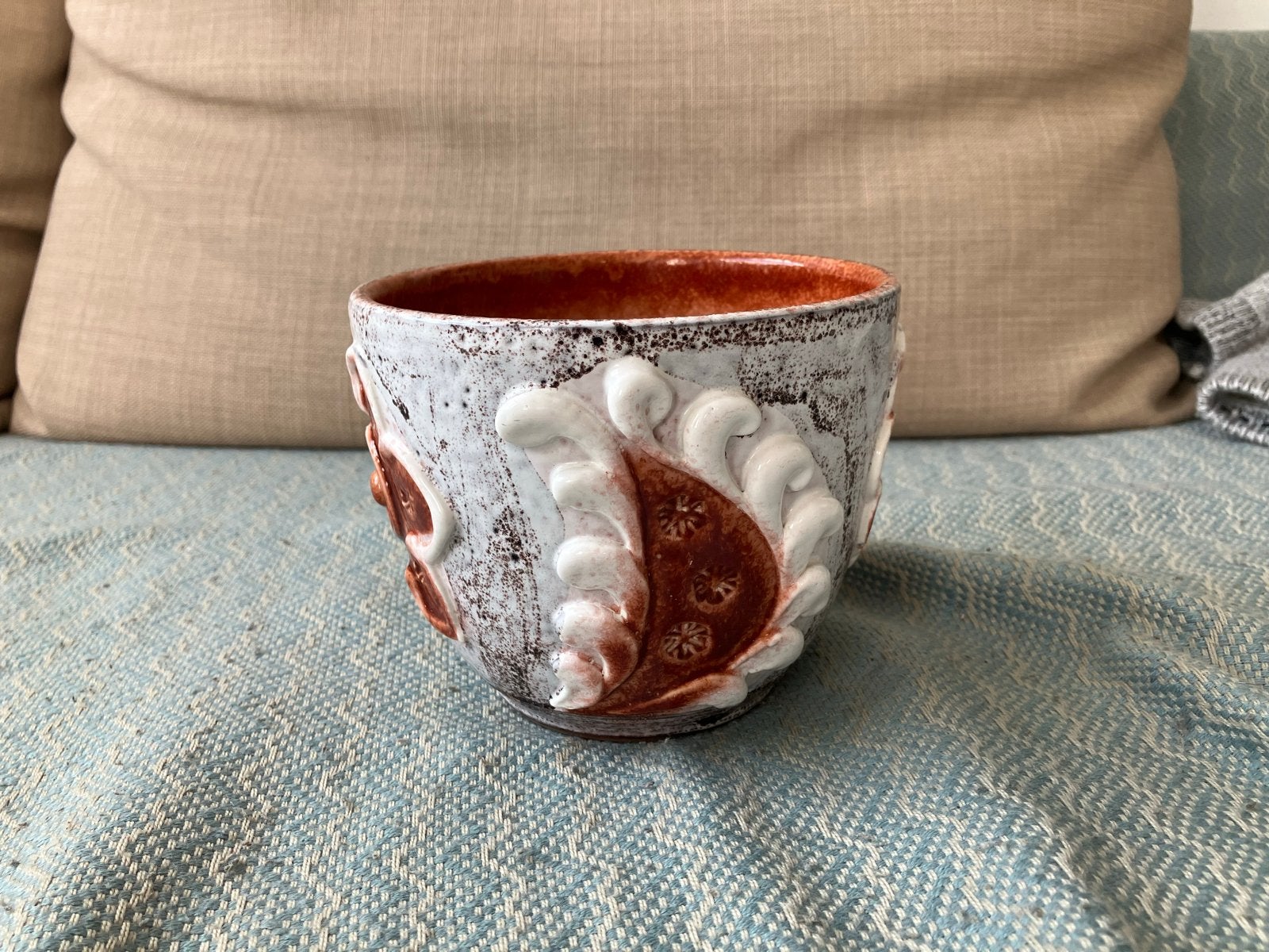 Unieke handgemaakte keramische pot met reliëf, Antiek en Kunst, Ophalen