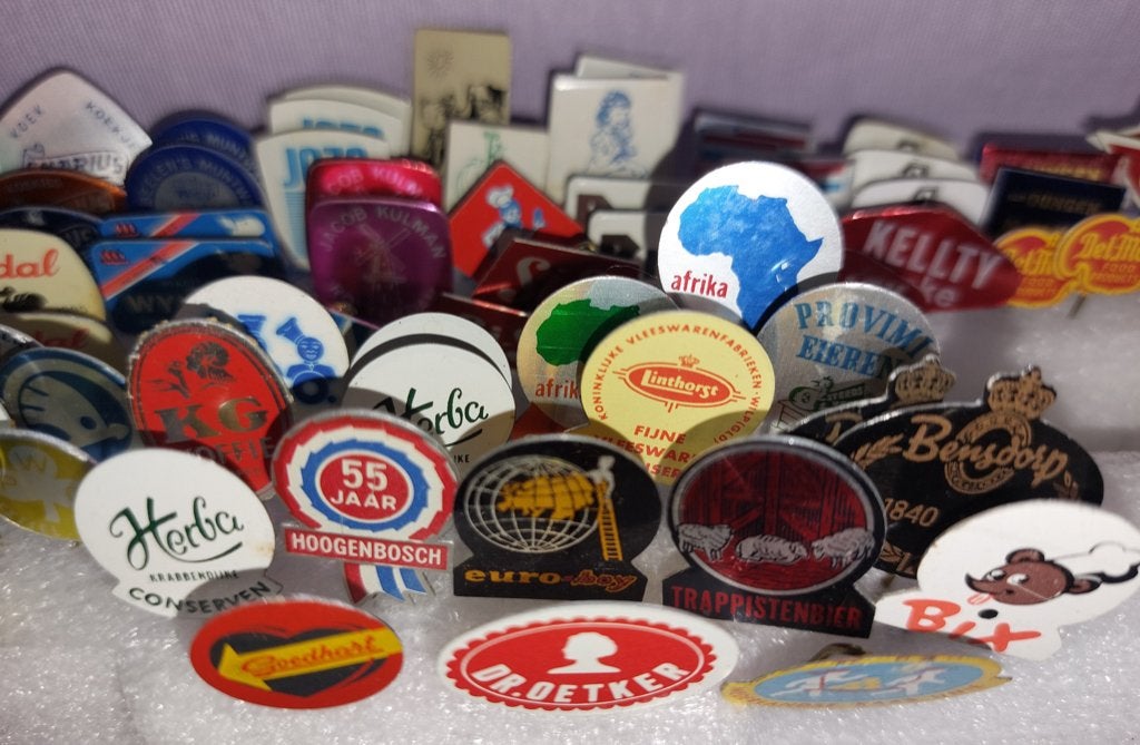 Nostalgische speldjes allerlei [ zie foto's] vnl dun metaal, Verzamelen, Speldjes, Pins en Buttons, Ophalen of Verzenden, Gebruikt